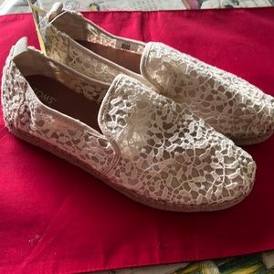 Toms women shoes.Size 8,Color Natural Lace Leaves